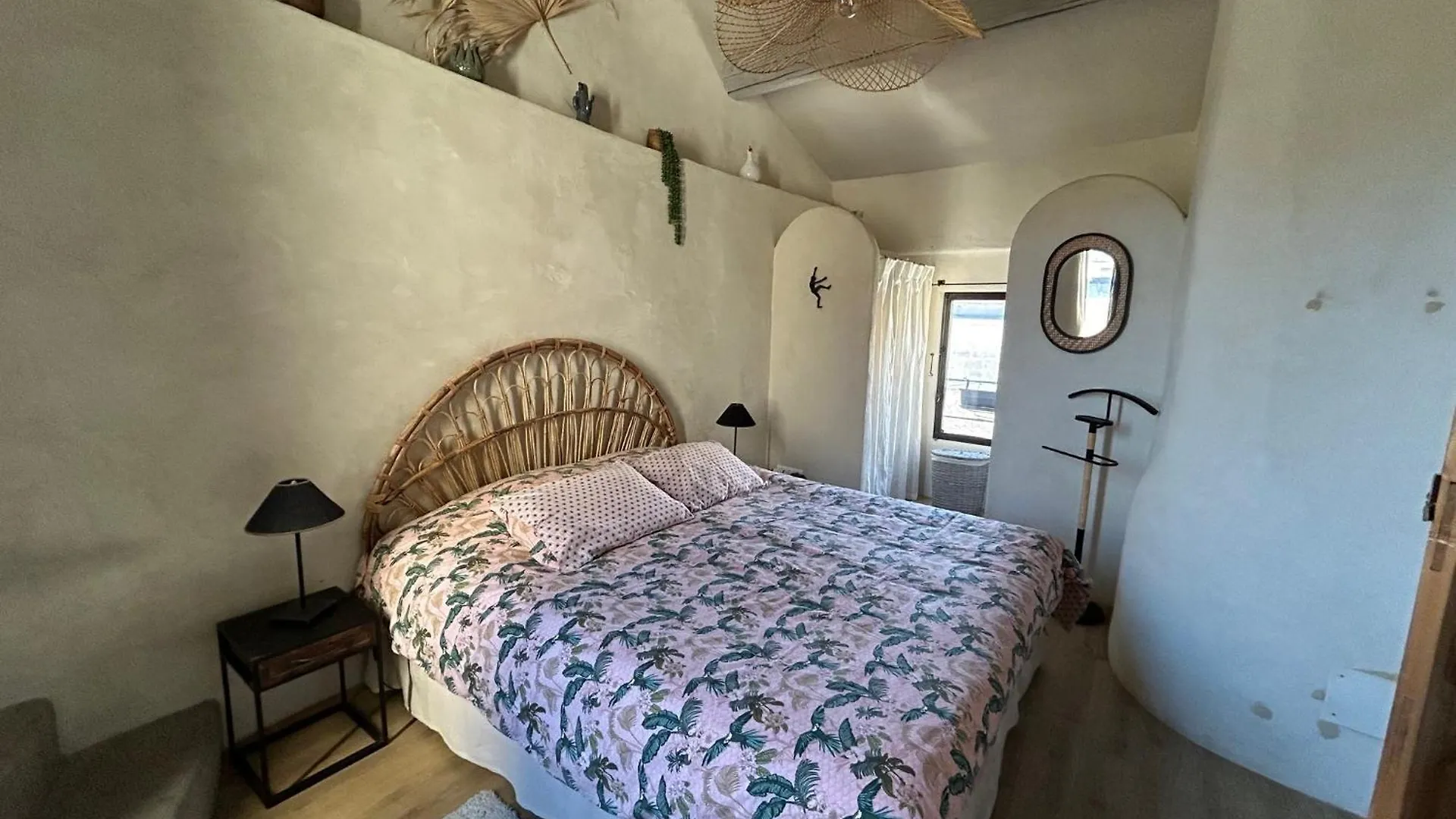 18 Nostra - Une Maison De Charme Dans Le Centre Historique Saint-Rémy-de-Provence 0*,